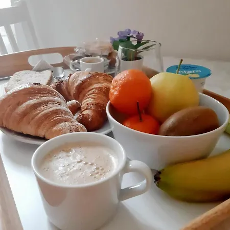 A Due Passi Da Génova