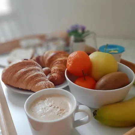 Bed & Breakfast A Due Passi Da